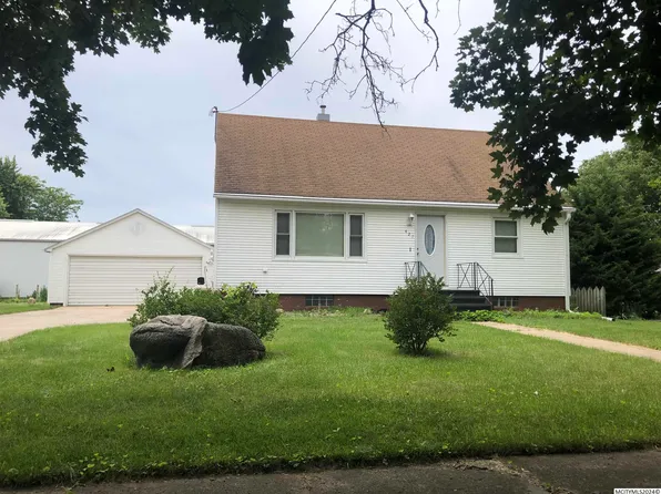 427 N 4th St, Sheffield, IA 50475