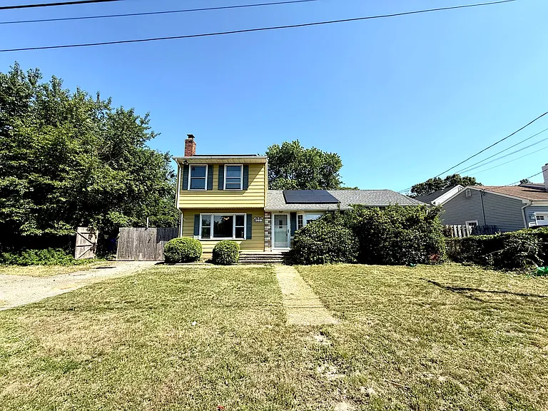 227 Teal Rd — Photo 2