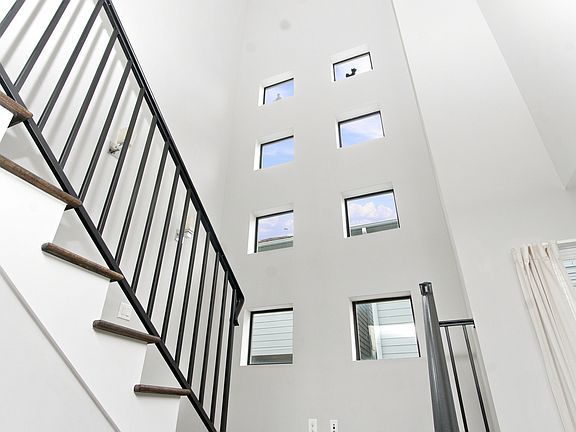 5th image of 2505 Webster St