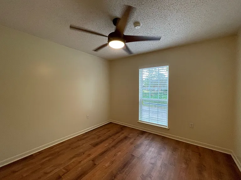 4274 Stumberg Ln — Photo 10