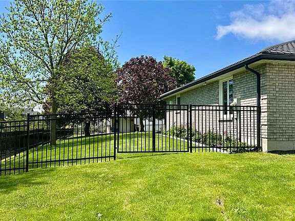 3rd image of 1 Edenridge Dr