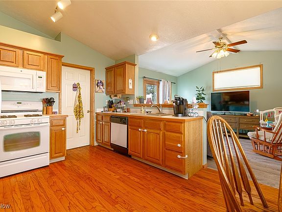 4th image of 3988 Londonderry Ln