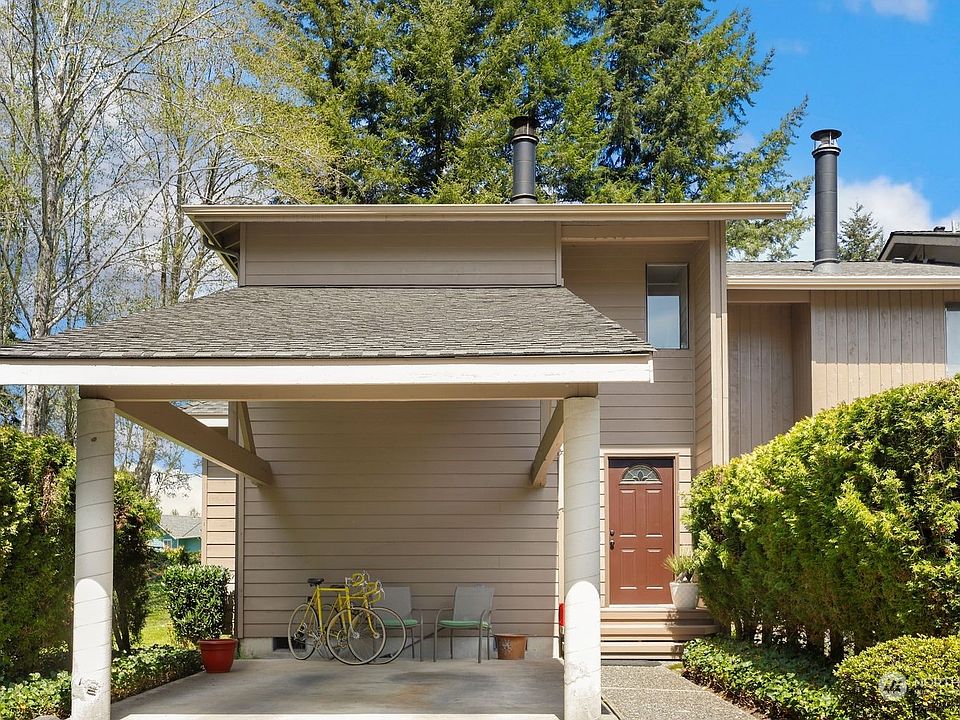 1st image of 855 NW Huckle Drive #D