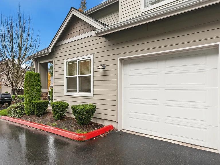 2-Story 2 Bed 2 Bath w/ Garage - 971 Sq Ft 2-Story 2 Bed 2 Bath w/ Garage - 971 Sq Ft