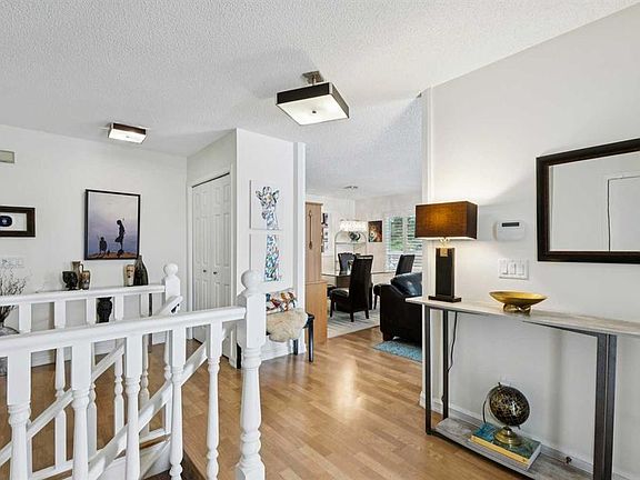 3rd image of 48 W Deer Ridge Close SE