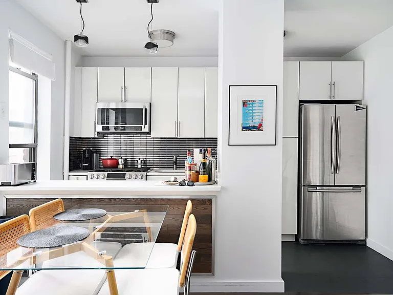 210 W 10th St #5F — Photo 2