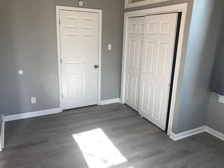 8 N Indiana Ave — Photo 21