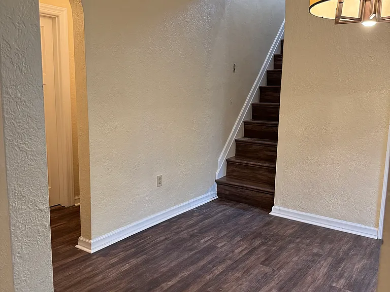 1048 Wilmington Ave — Photo 9