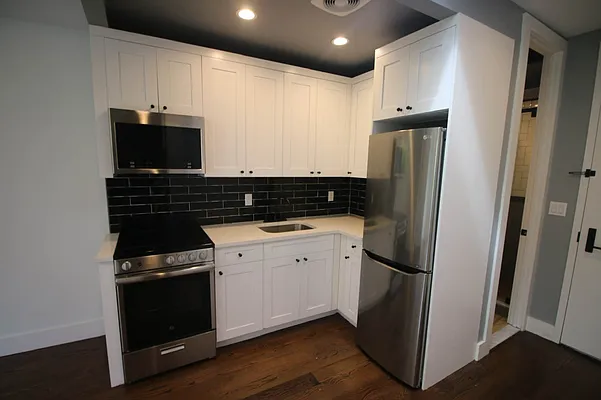 Rented by Delmark Realty LLC | media 40