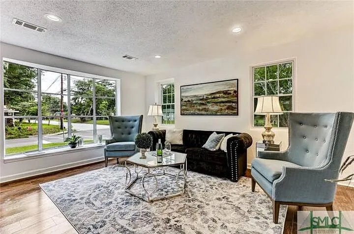 4 bed, 1875 sqft, $2,895 — Photo 2