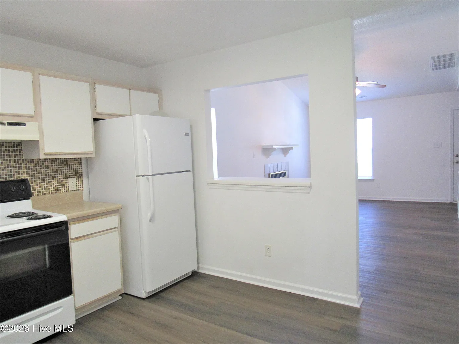 3 bed, 3.0 bath, $1,400 — Photo 4