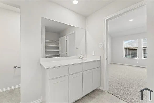 5 bed, 2010 sqft, $2,999 — Photo 2