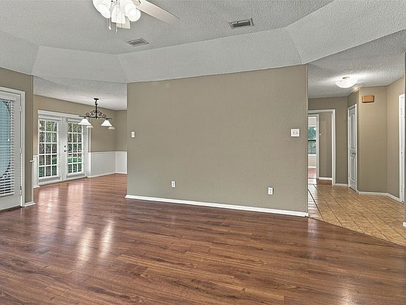 5th image of 2935 Ridgewood Dr