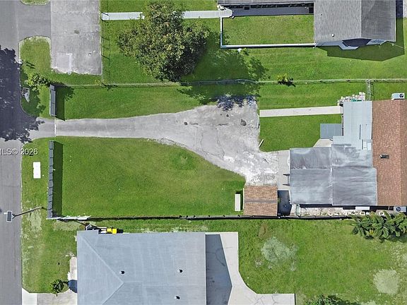 2nd image of 4133 SW 52nd St