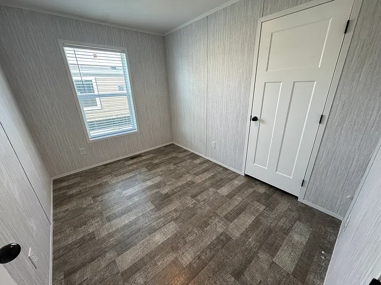 1703 Cambridge Ct — Photo 2