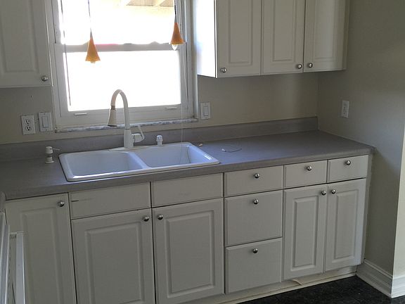 5th image of 6405 N Manhattan Ave