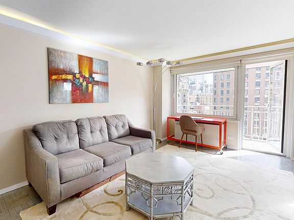 5th image of 201 W 70th St APT 10E