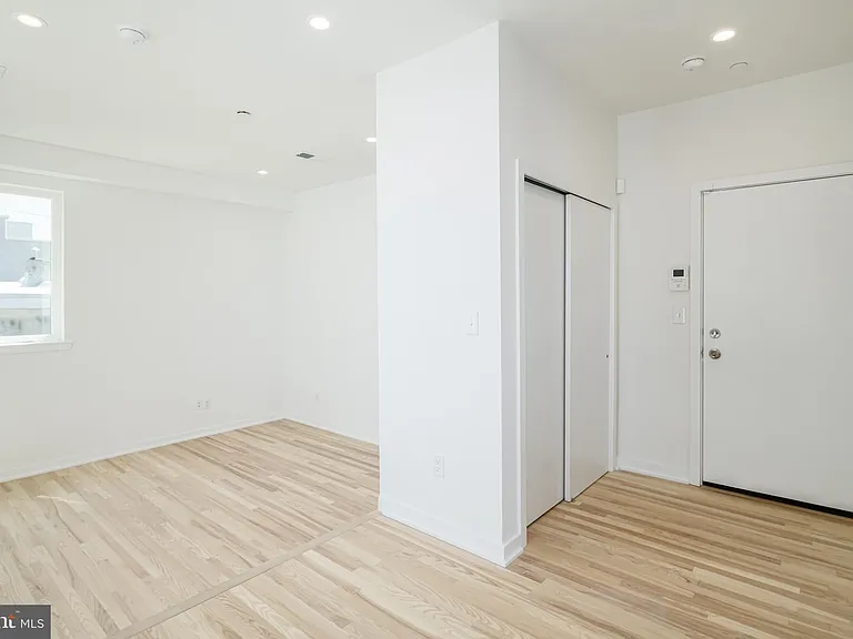 1842 E Harold St #4 — Photo 6
