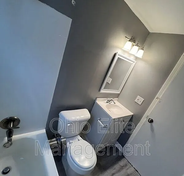 397 1/2 S Ogden Ave — Photo 11