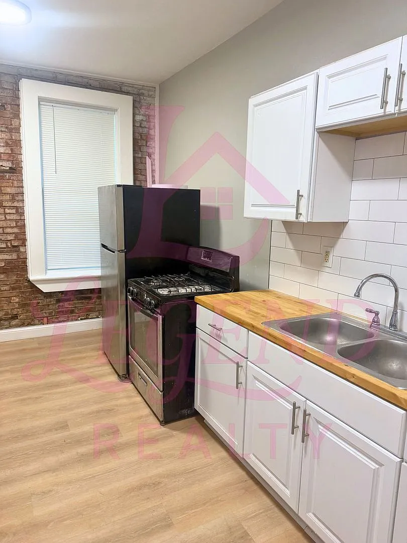 2918 Miami Street — Photo 4