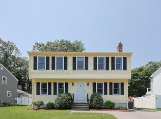 27 Perry H Henderson Dr, Framingham, MA 01702
