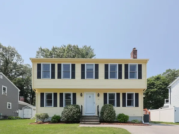 27 Perry H Henderson Dr, Framingham, MA 01702
