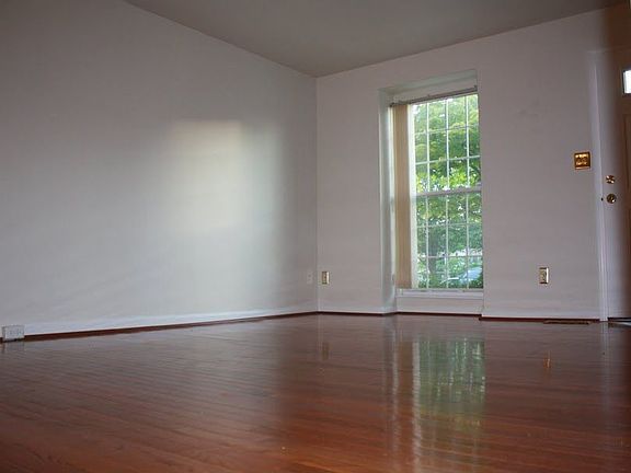 3rd image of 1764 Tiger Lily Cir