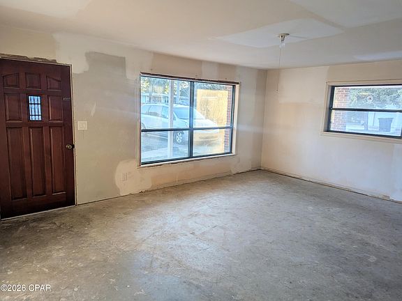 5th image of 207 Greenwood Dr