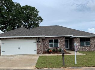 100 Castle Rd, Mary Esther, FL 32569