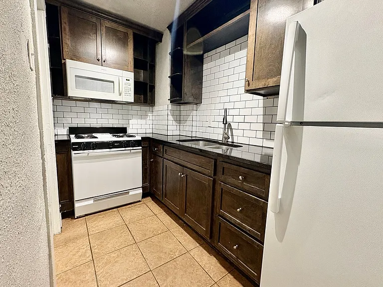 815 E 42nd St #3W — Photo 10
