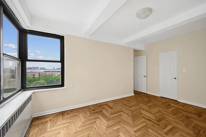 930 Grand Concourse — Photo 4
