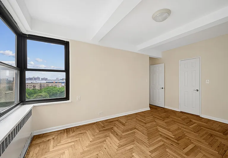 930 Grand Concourse #8F — Photo 4
