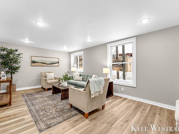 5th image of 248 Matilda St NE