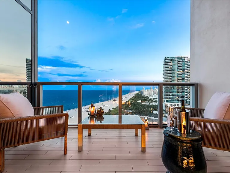 2201 Collins Ave — Photo 30
