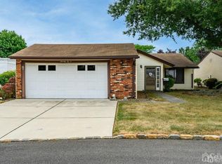76 Chatham Dr #A, Monroe Township, NJ 08831
