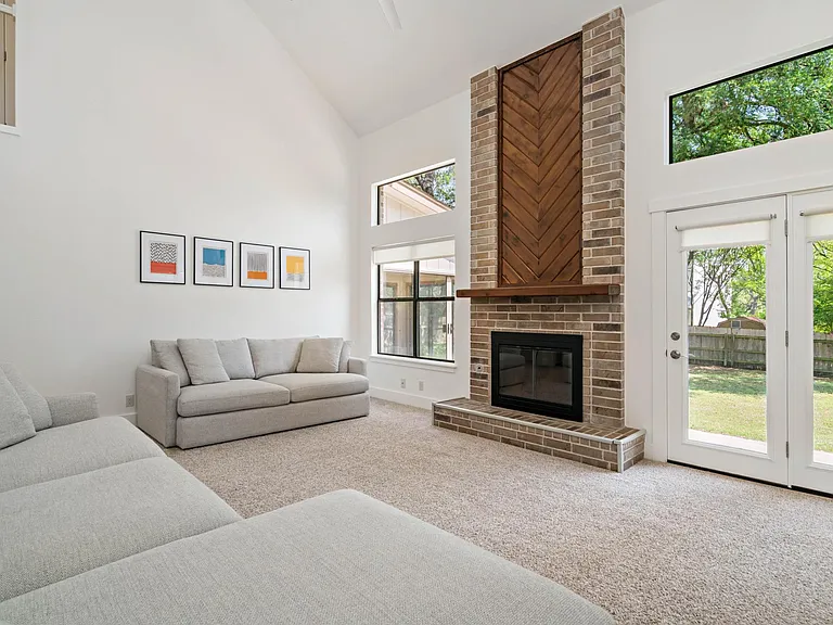8906 Shady Hls — Photo 12