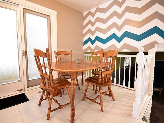 5th image of 43068 Bond Ct