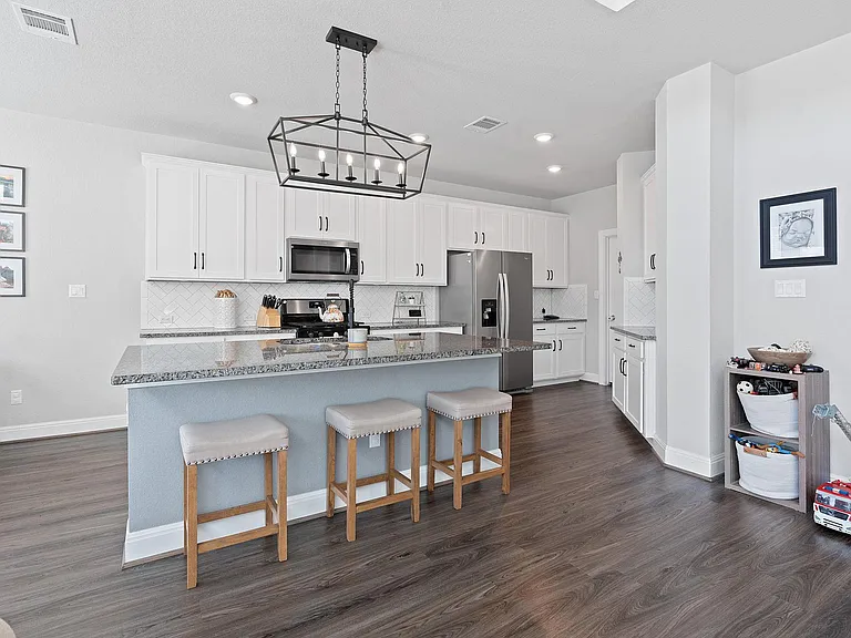 209 Birkshire Dr — Photo 6