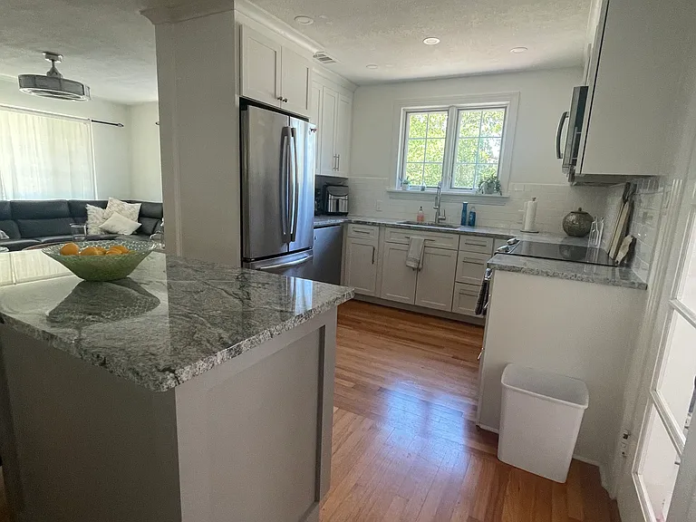 729 Wilkie St — Photo 2