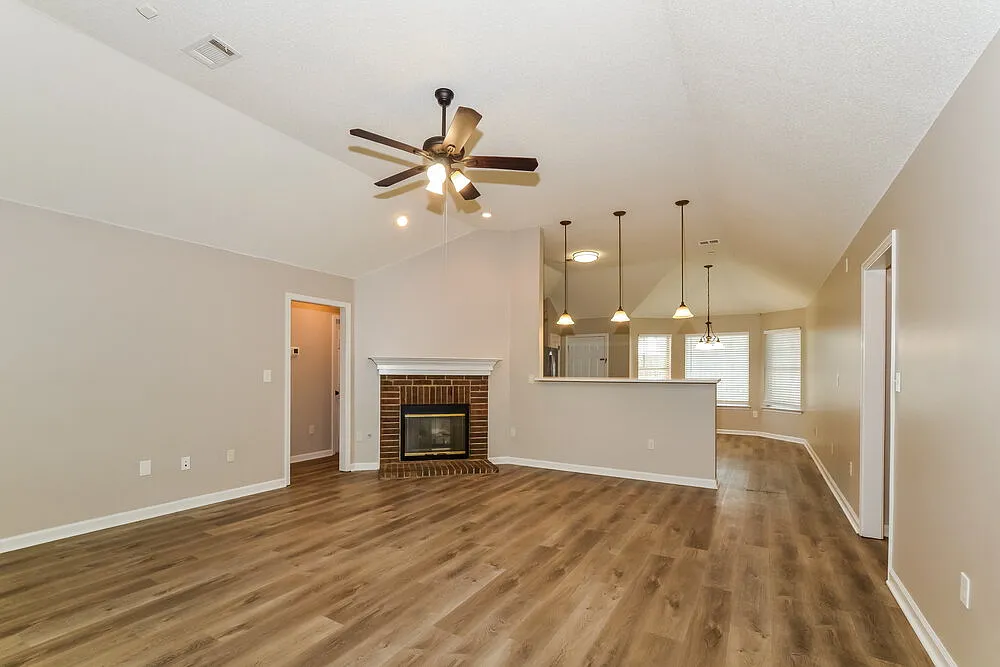3 bed, 2.0 bath, 1490 sqft, $1,890 — Photo 3