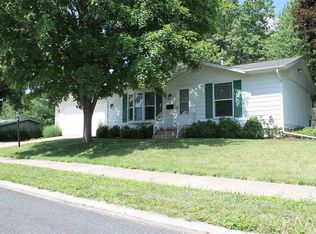 6911 N Mission Rd, Peoria, IL 61614