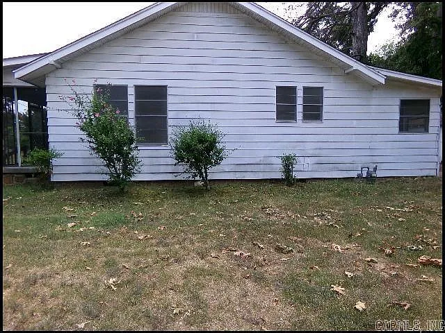 2021 N Poplar St — Photo 2