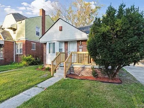 3 bed, 1.0 bath, 998 sqft, $1,450 — Photo 3