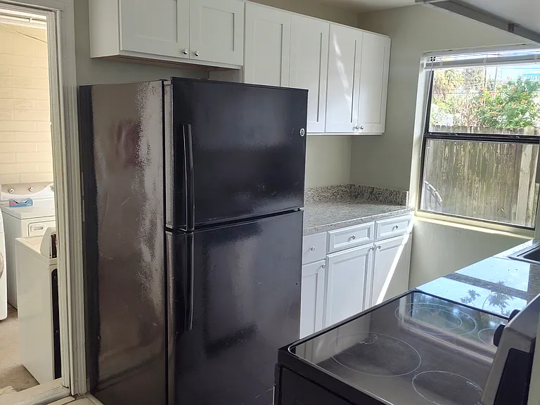 318 N Oleander Ave — Photo 14