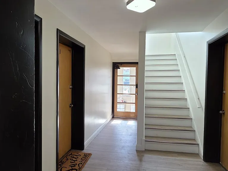818 S Green Rd — Photo 2