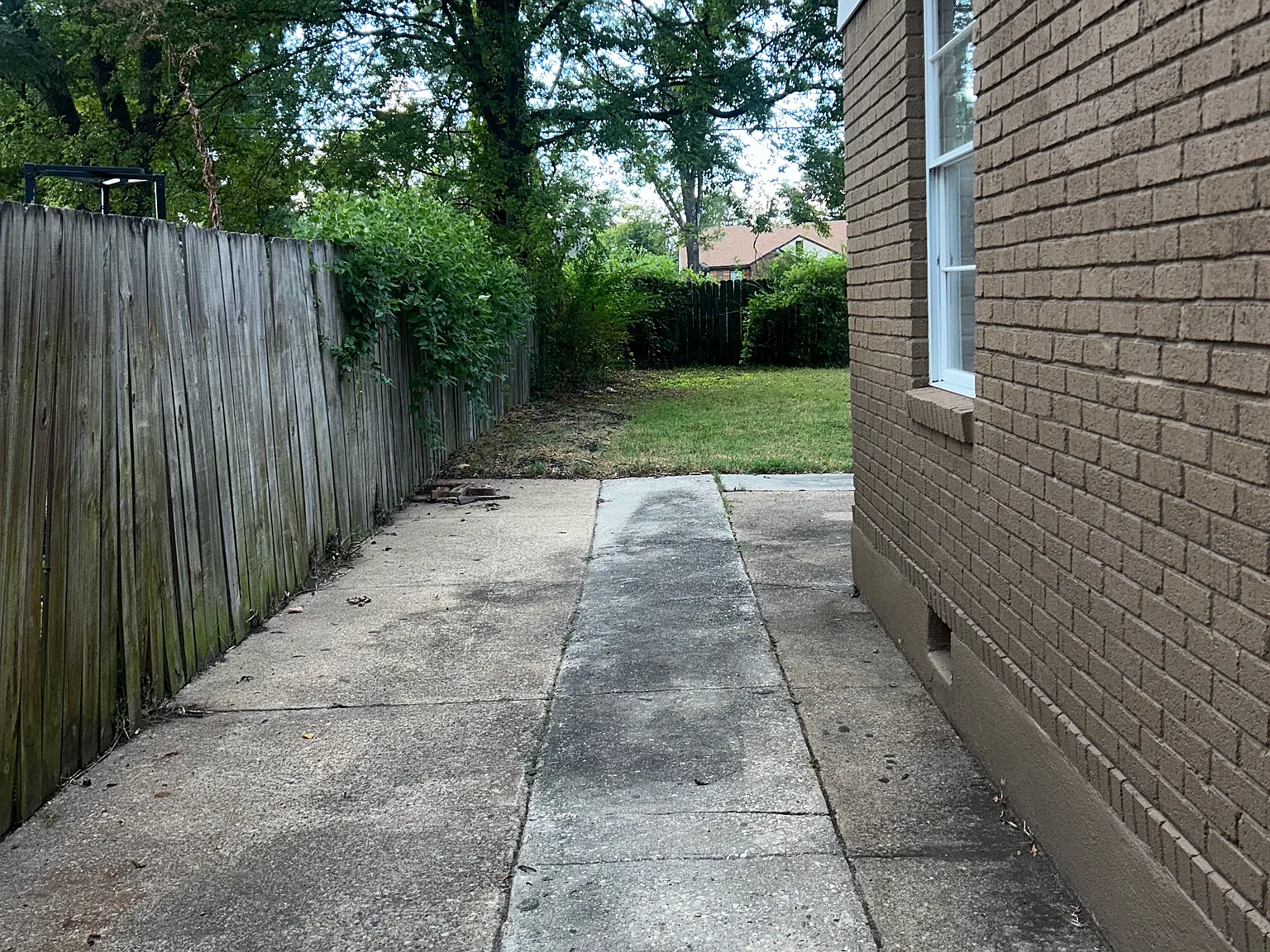 2 bed, $1,050 — Photo 2
