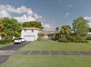 9481 Palmetto Club Ln E, Palmetto Bay, FL 33157