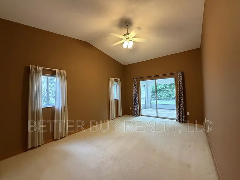 81 Boston Ln — Photo 26