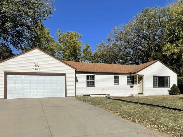 2502 SW Shunga Dr, Topeka, KS 66611