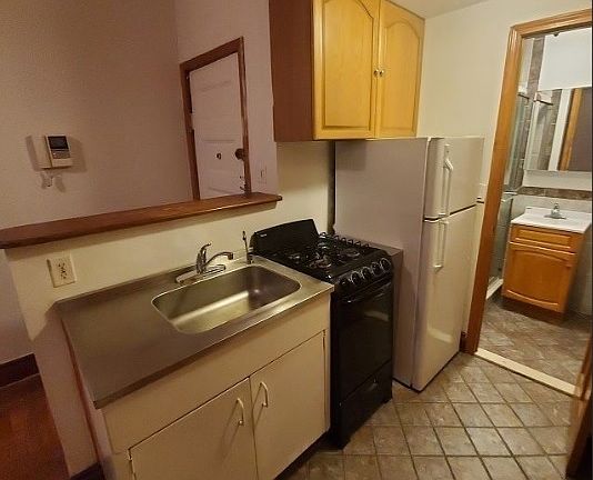 3rd image of 339 W 71st St APT 5B